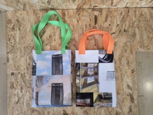 vrećice od recikliranog bannera s ručkama od gurtni – projekt Vasco x Ivanišin.Kabashi.Arhitekti